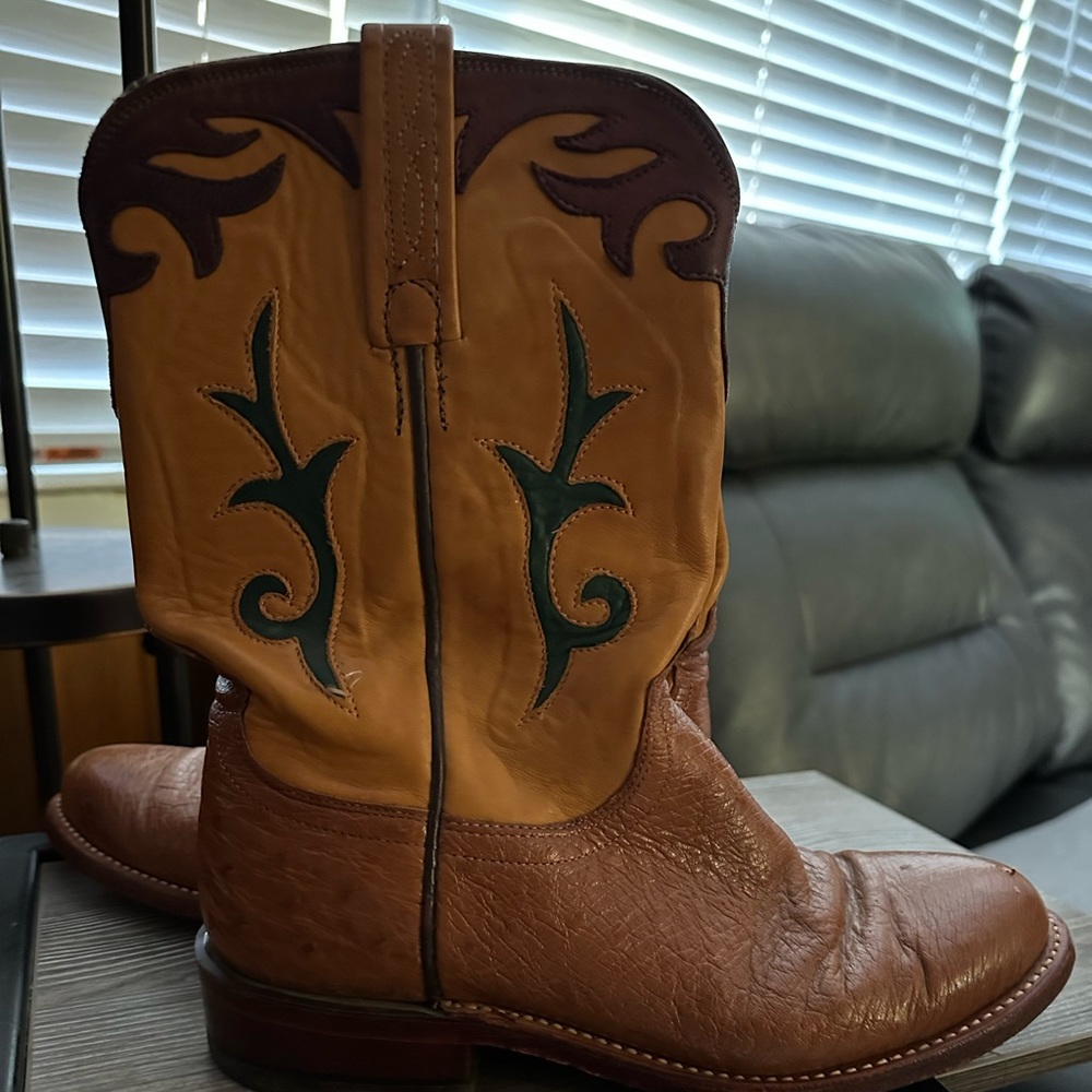 Women’s tan Lucchese ostrich boots. Sz 7.5B. smooth front, quilled heel.